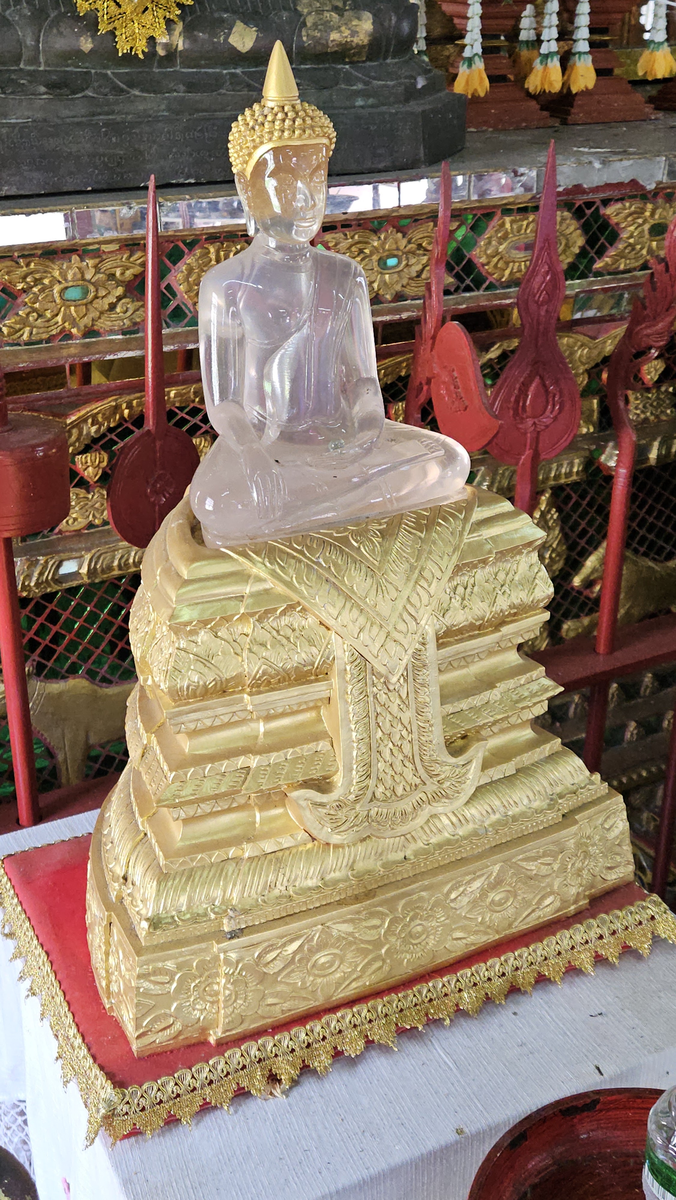 แสงเย็นบนกำแพง