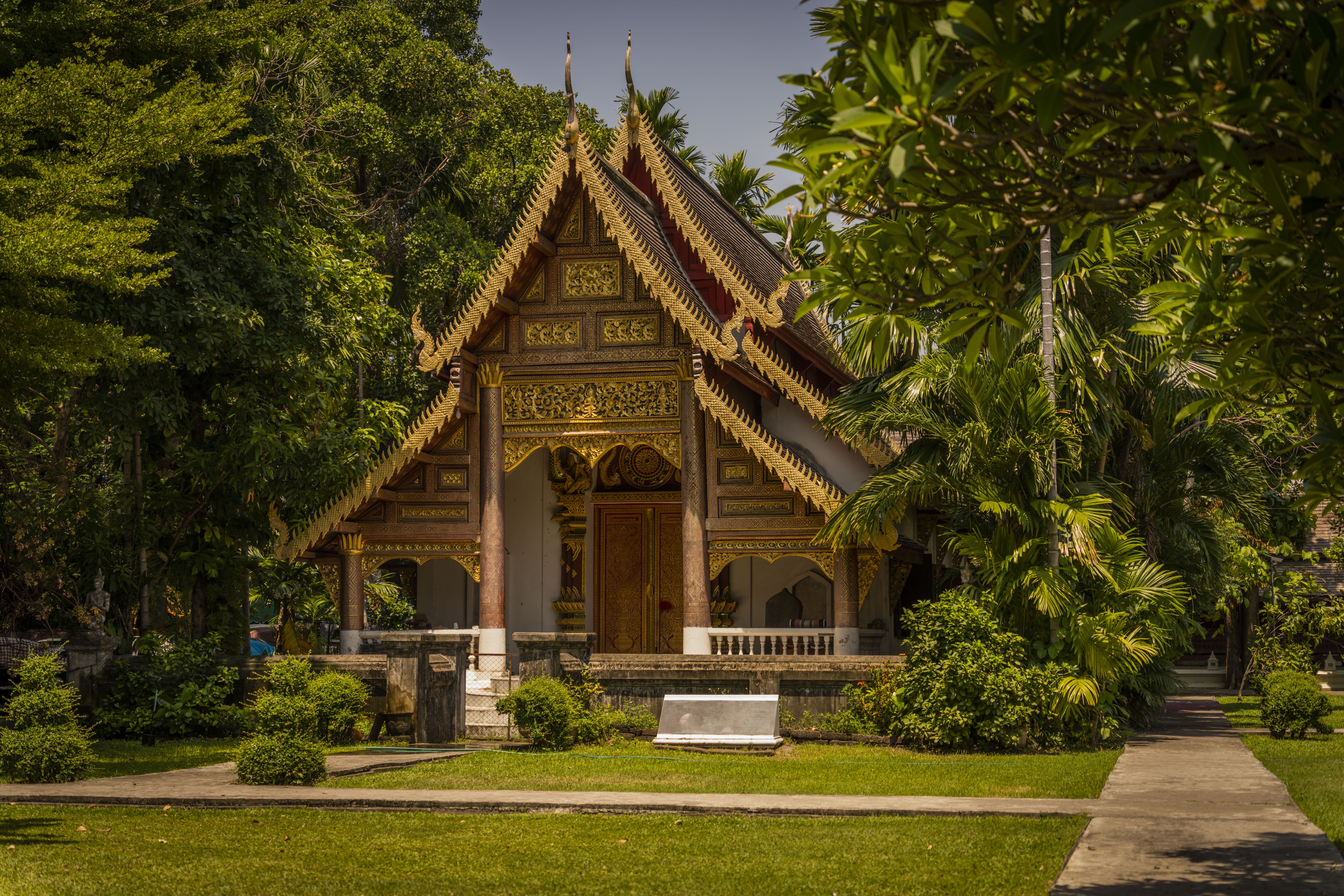 ชายคาไม้ล้านนา